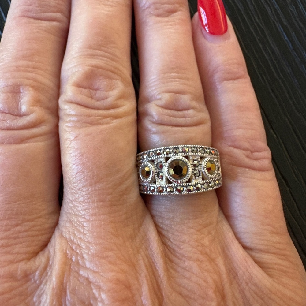 Judith Jack Silver and Gold Accent Ring / Size 6 / Stamped JJ 925 - Picture 2 of 4